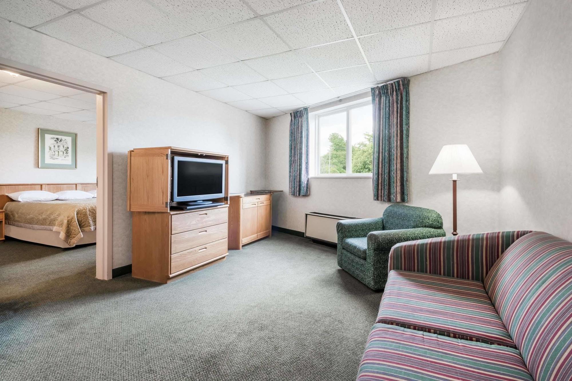 Super 8 By Wyndham State College Motell Exteriör bild